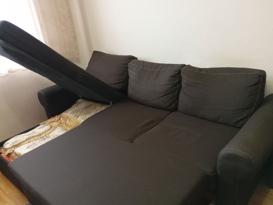 Продавам Ъглов диван с функция за сън