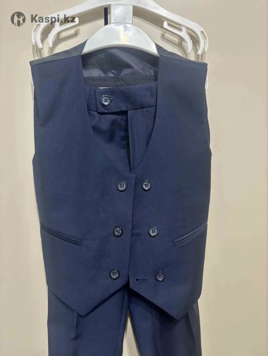 Костюм детский тройка