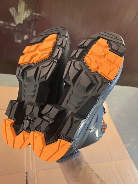 Vand bocanci Uvex marimea 45