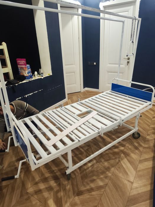 Кровать медицинский