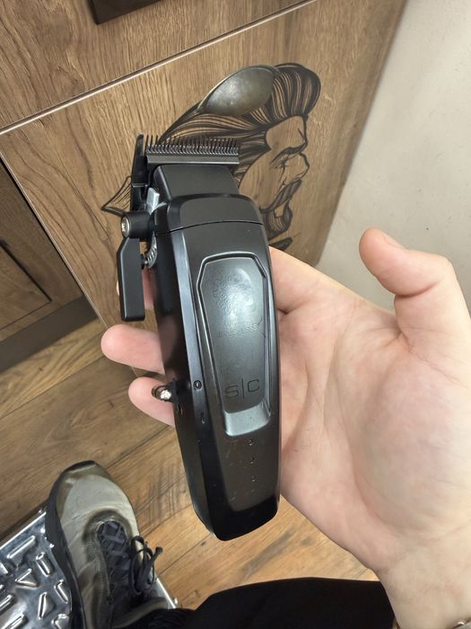 Vând mașină de tuns SC Saber II