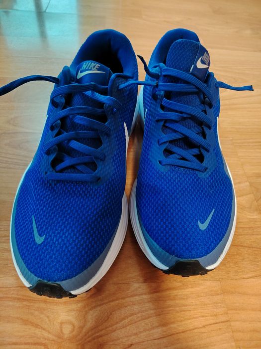 Продавам мъжки маратонки Nike Revolution 8-номер 43