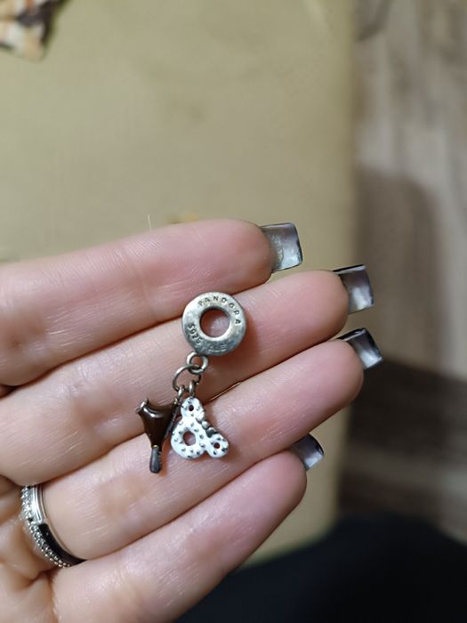 Vând charmuri personaje disney