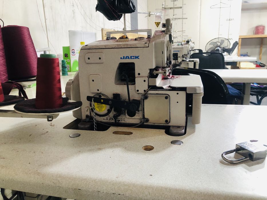 Jack tikuv mashinasi