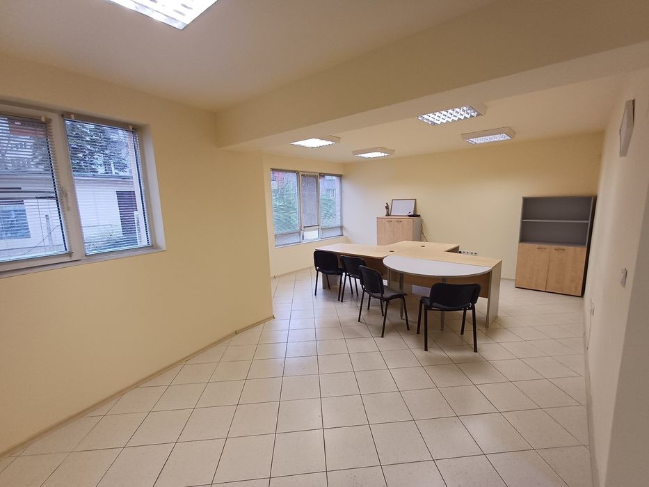 Дава се под наем Офис в Шумен, Център - 45 кв.м за 298.86 € - Снимка #1