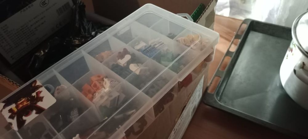 Продам лего фигурки.