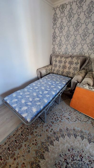 Диван екі кресломен