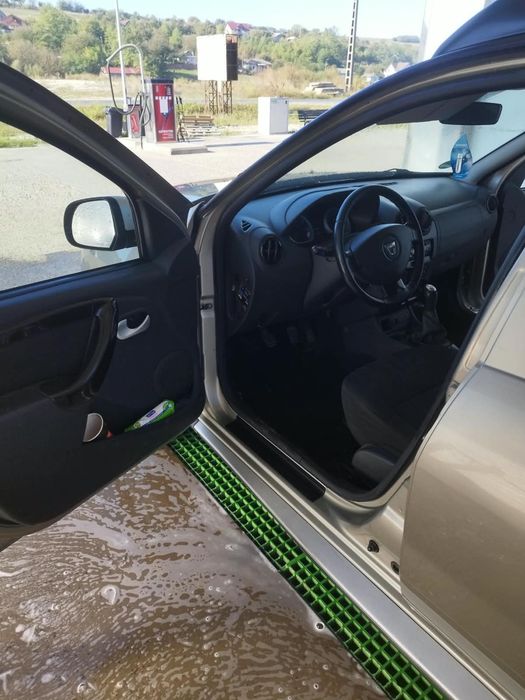 Duster 5700 Euro neg