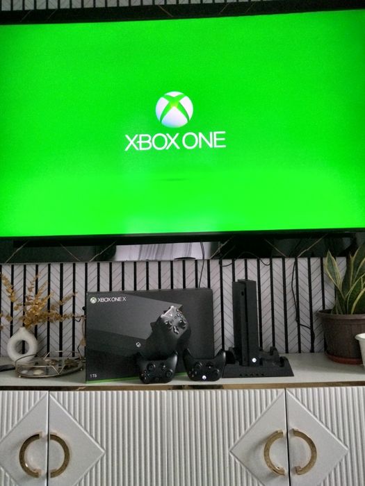 Продам Xbox One X