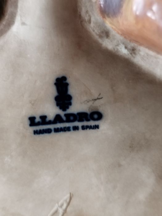 Фарфоровая статуэтка Llardo