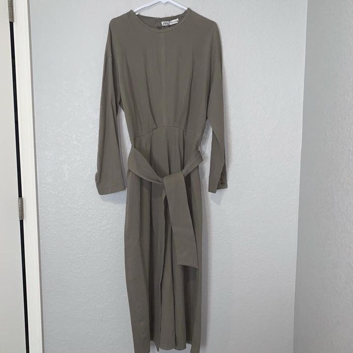 дълга бежова рокля ZARA