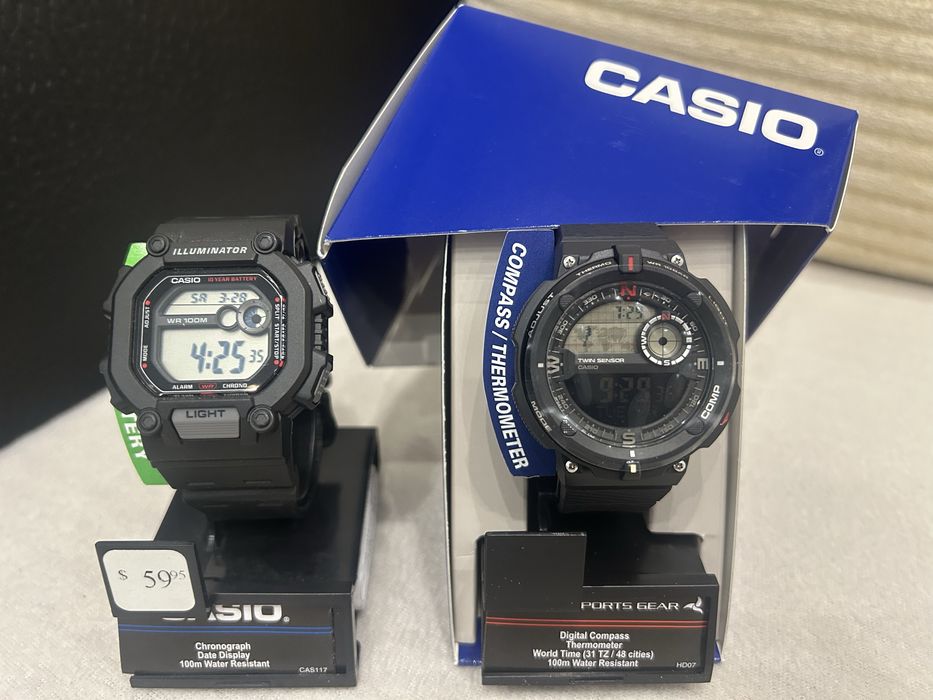 Часовници Casio и Fossil чисто нови