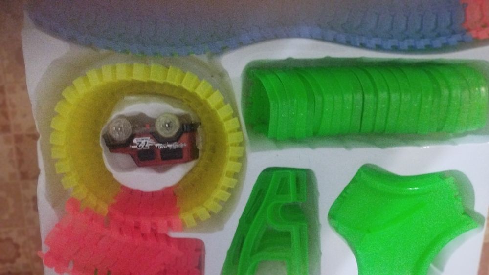 Продам конструкторы, игрушки.