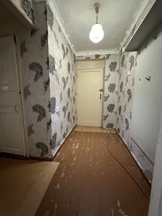 Феруза эко базар продается квартира 2в3/4/5 кирпич 2 балкона 2х6+2х3