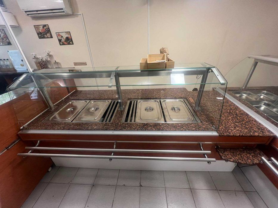 Продавам студена и топла витрина в перфектно състояние