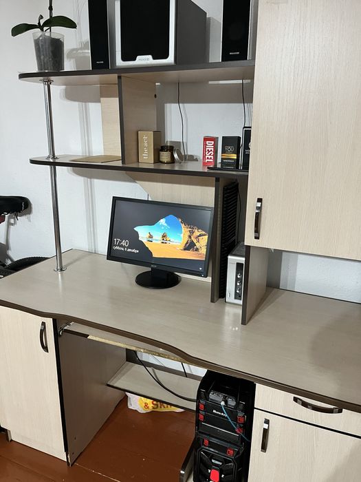 Компьютер+стол.