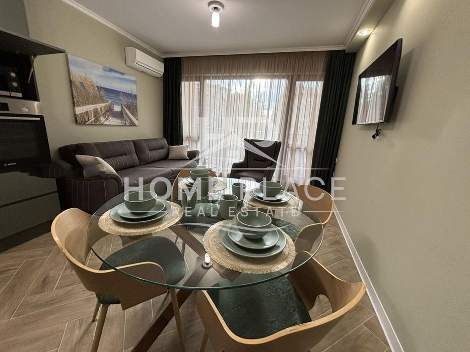 ПАРКОМЯСТО ! Тристаен апартамент под наем - Център