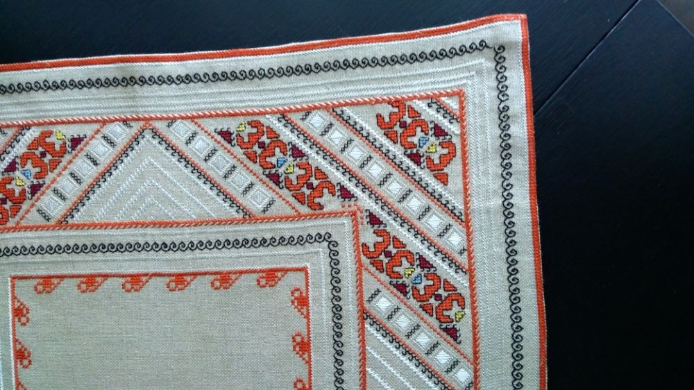 Ръчно плетени покривки. Бродерия ленена панама