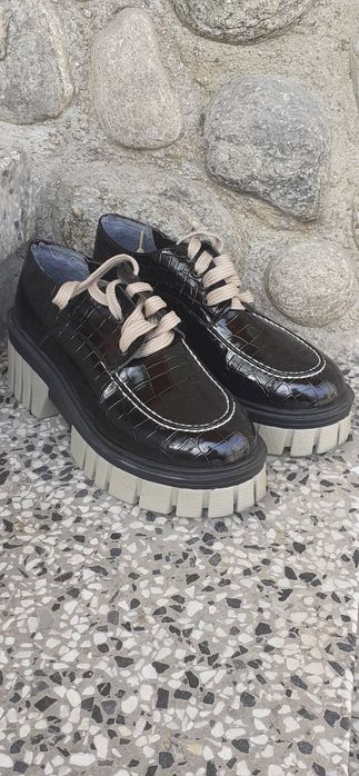 Обувки, черни с връзки