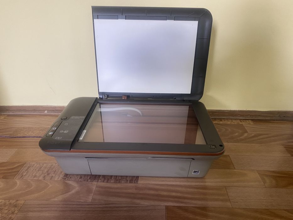 Принтер струйный  hp deskjet 2050A принтер сканер копировальный
