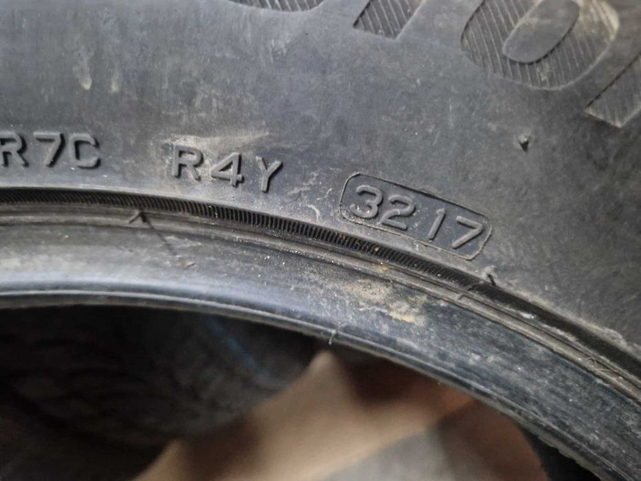 4 Bridgestone R18 235/55
зимни гуми
DOT3217