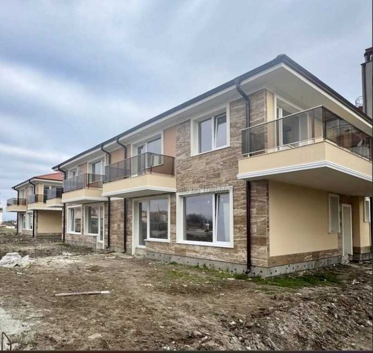 Предлагаме еднофамилни къщи в град Поморие