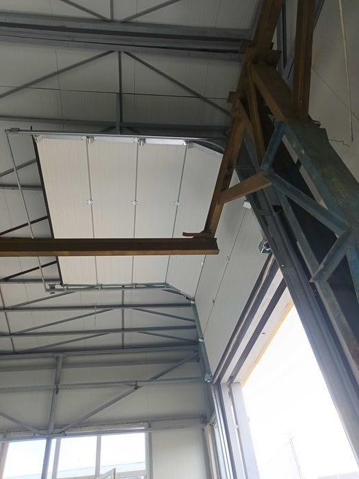 Uși secționale industriale pentru Hale, Depozite, Service Auto