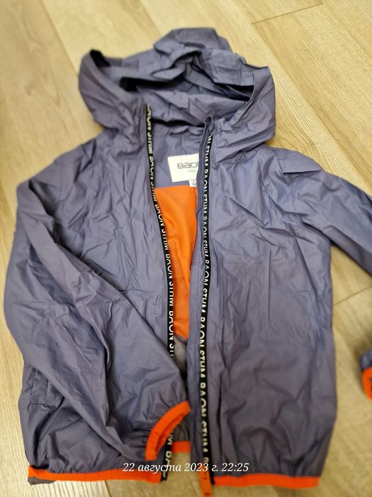 Продам ветровку на девочку