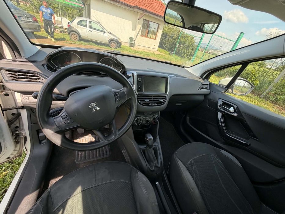 Пежо 208 на части