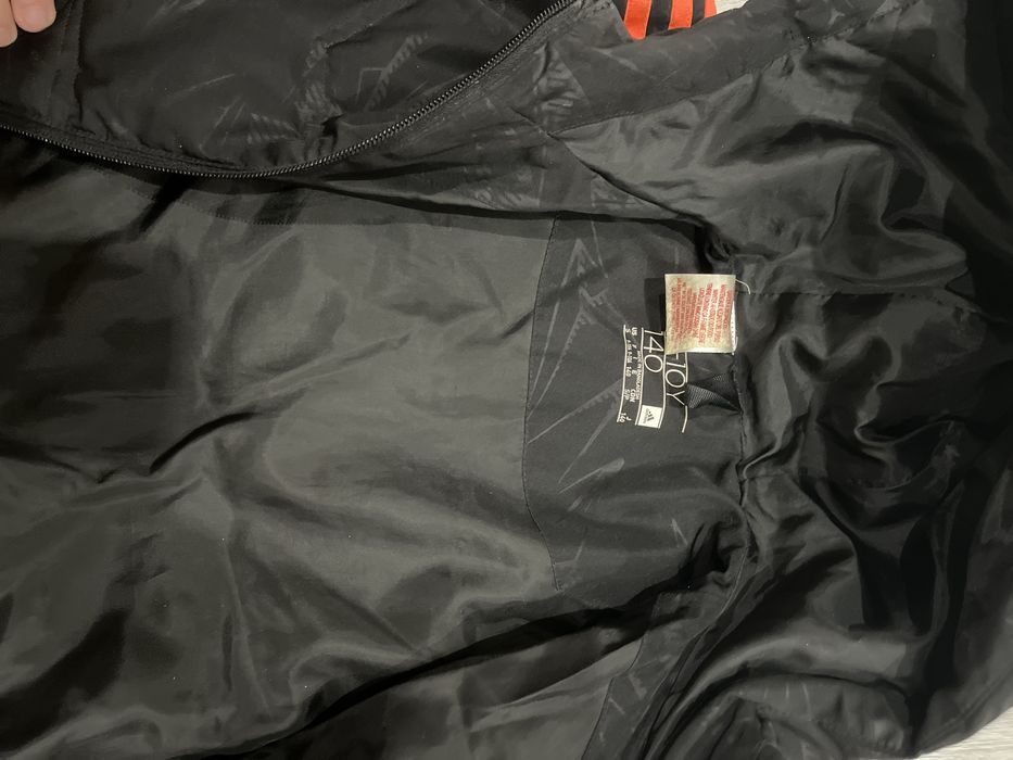 продам куртку adidas