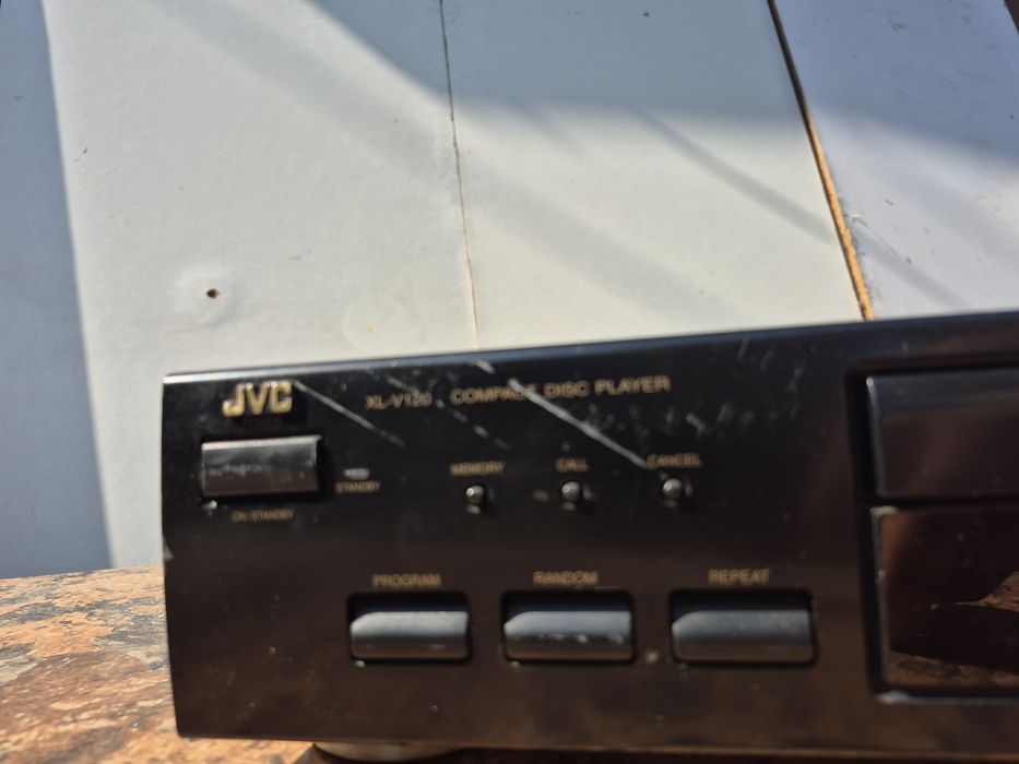 Vând compact disc pleyer marca JVC model XL-V120 made in  Singapore 

- DVD- RAM