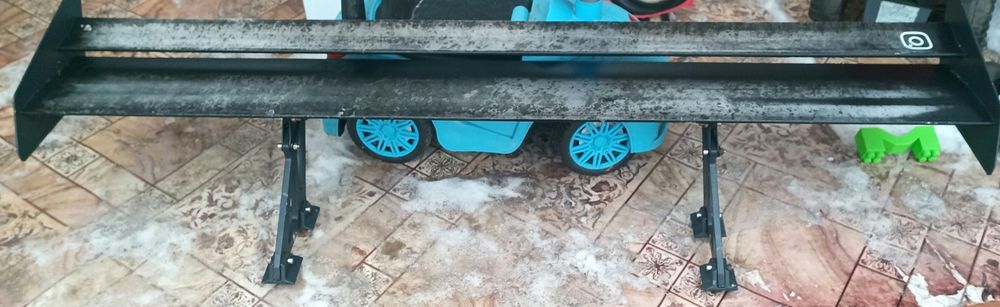 Продам спойлер универсальный