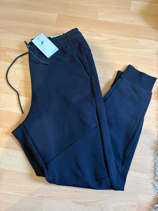 pantaloni nike model 2026