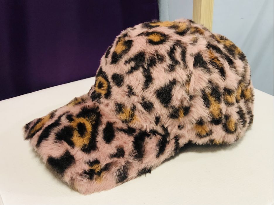 4 броя стилни шапки