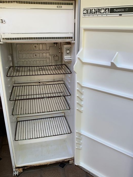 Холодильник бирюса