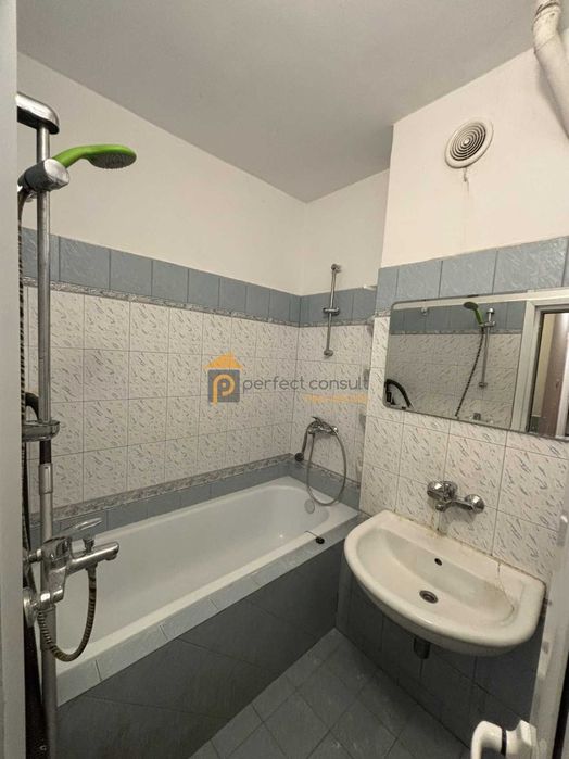 Дава се под наем Тристаен апартамент в Пловдив, Център - 80 кв.м за 478.38 € - Снимка #13