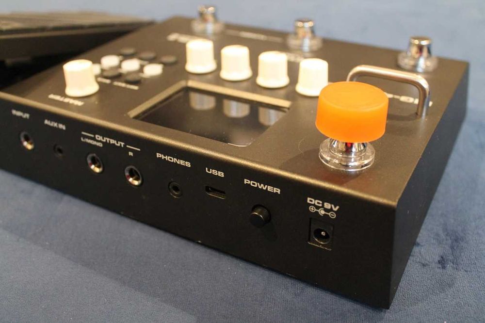 Продавам процесор за китара Nux MG 400