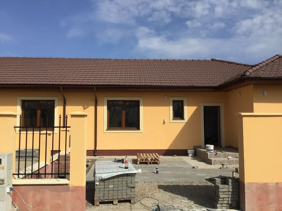 finisaje exterioare sau interioare,case la roșu sau la cheiei,tencuieli mecanizate,placări cu polistiren sau vata,montaj rigips zona Oradea +/-20km