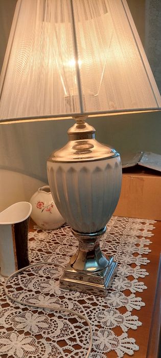 Настольная лампа