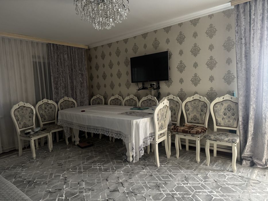 Продам стол с 12 стульями