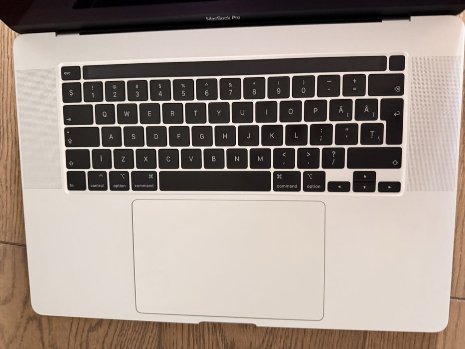 MacBook Pro 16” 2019 – i7 6-core / 16GB RAM / 512GB SSD