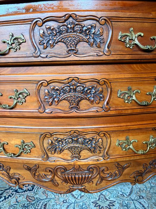 Масивен орехов скрин