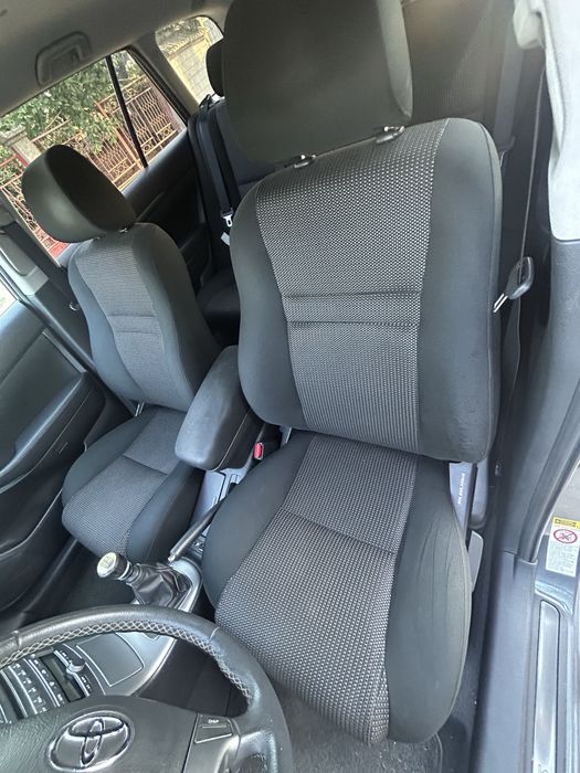 Тойота авенсис 2,2 д-кат 177кс на части/Toyota avensis 2,2 d-cat 177ks