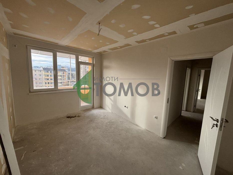 Топъл и просторен тристаен апартамент в кв. Самара 3