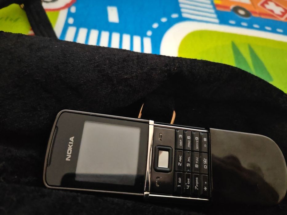 Продам сотовый телефон Nokia 8800