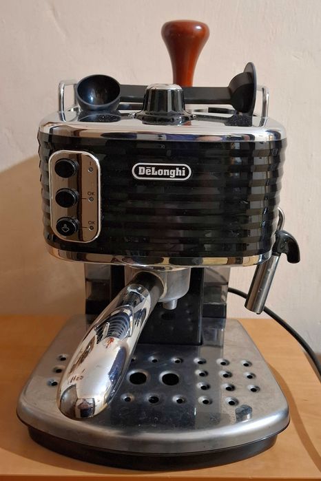 Кафемашина DeLonghi Scultura ECZ351.BK