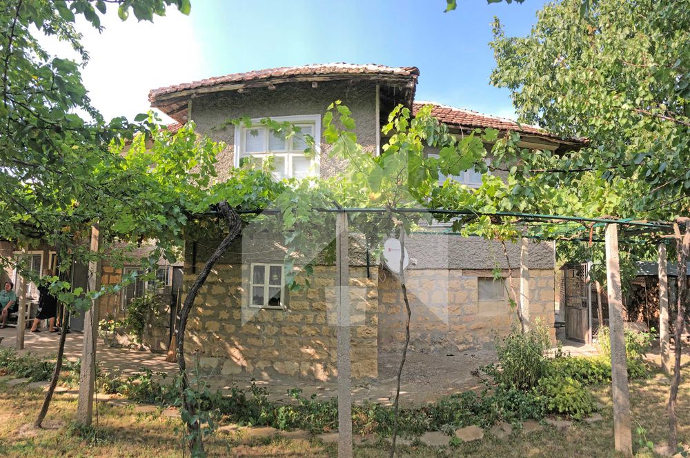 Продава се Къща в Нови пазар - 100 кв.м за 332 €/кв.м - Снимка #1