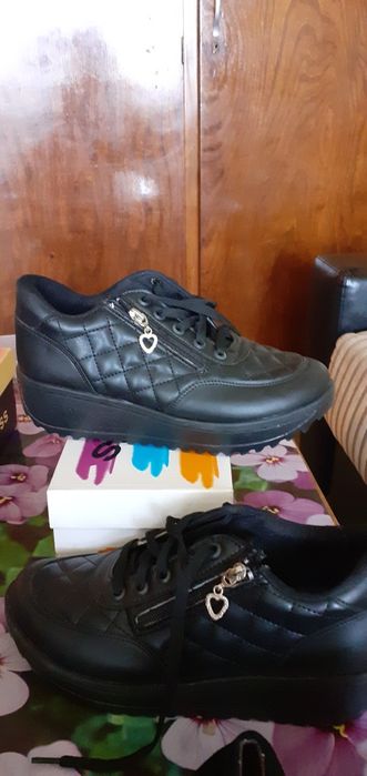 Продавам дамски обувки