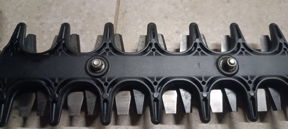 STIHL HS 81R   (mașina tuns garduri)