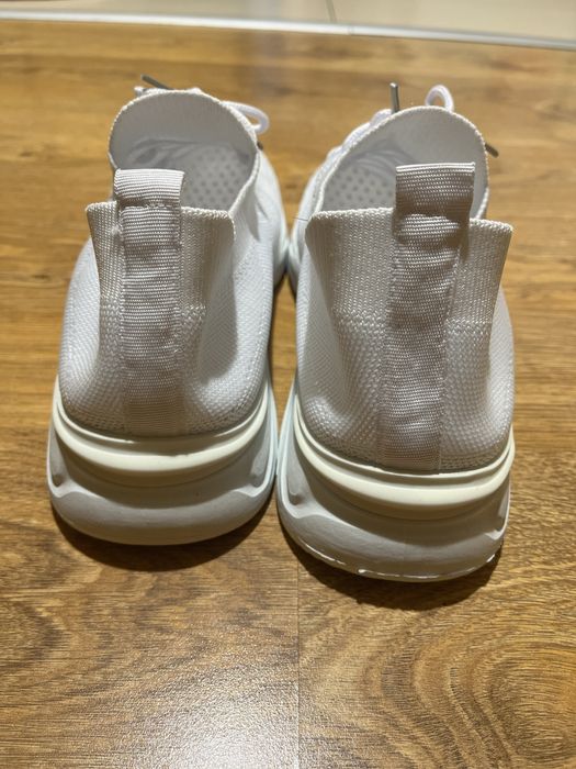 Чисто нови дамски маратонки